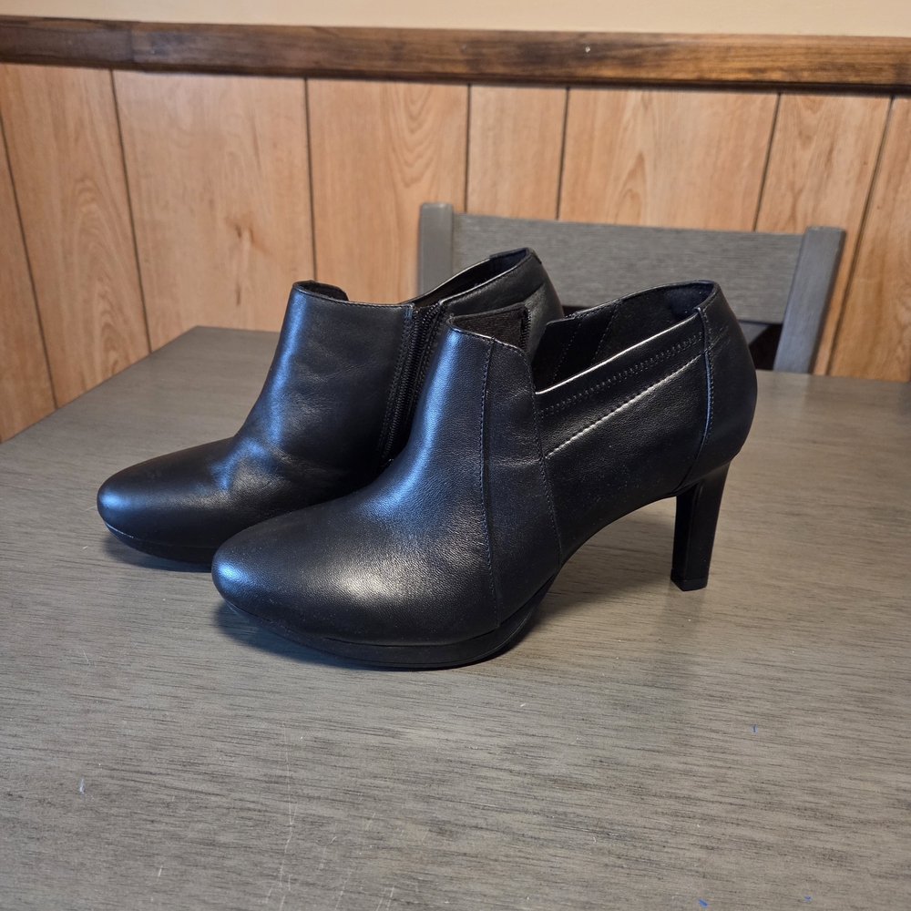Clarks Collection Classic Black Leather Women’s Heeled Ankle Pumps